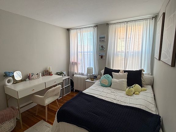 5th image of 220 Hanover St APT 15