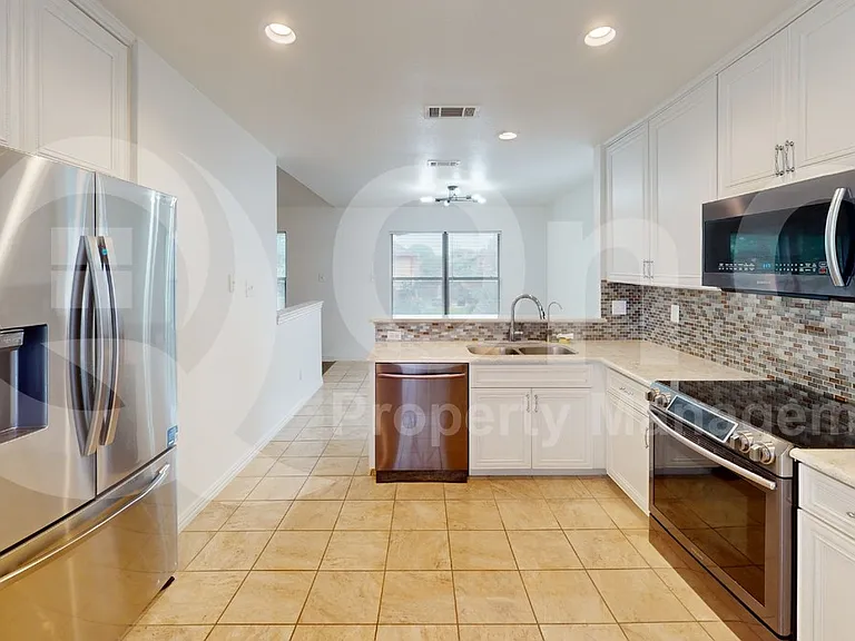 786 Pierre Ln — Photo 9