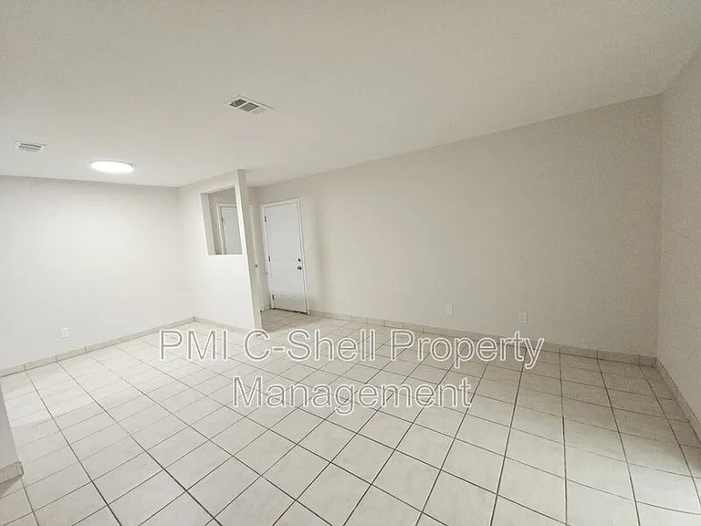 3409 Green Briar Cir #2 — Photo 11