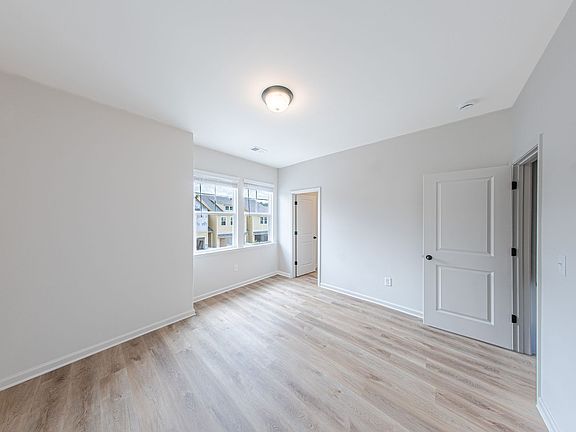 3rd image of 365 Summit View Ln Unit 5