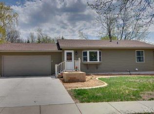 6104 W Cheyenne Ct, Sioux Falls, SD 57106