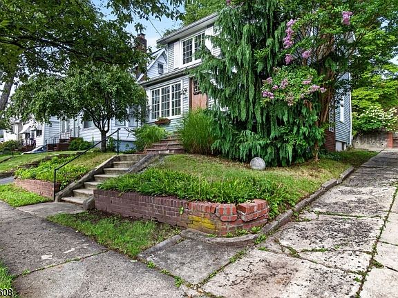 5th image of 772 Broad St