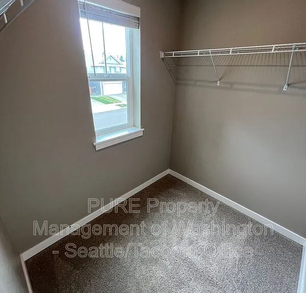 910 Burwood St SE — Photo 25