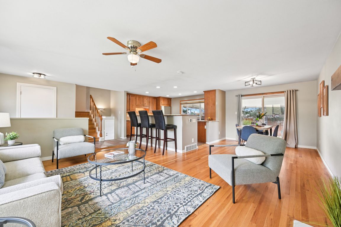 E Asbury Ave-L2406-007