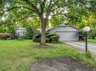 4958 Gate Moss Oval, North Ridgeville, OH 44039