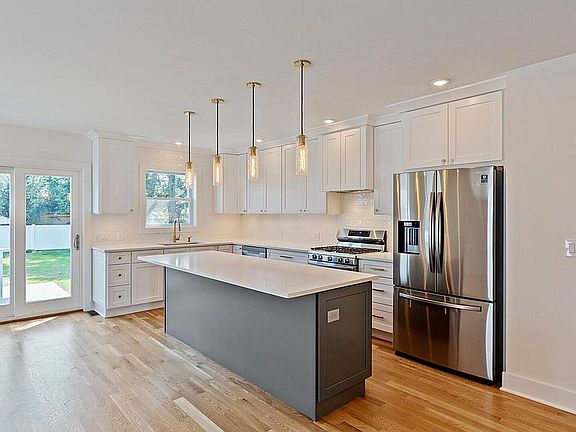 3rd image of 2-17 Hartley Pl