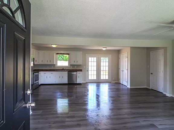 3rd image of 1217 Woodbridge Dr