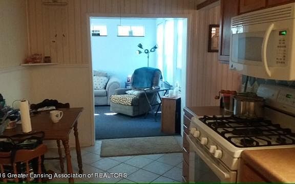 5th image of 200 N Gardner Ave