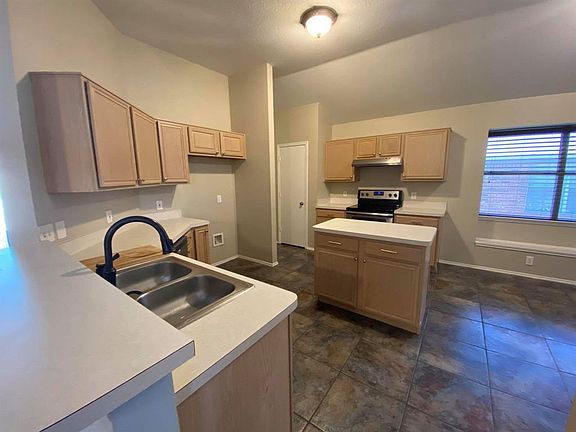 4th image of 707 Highland Dr