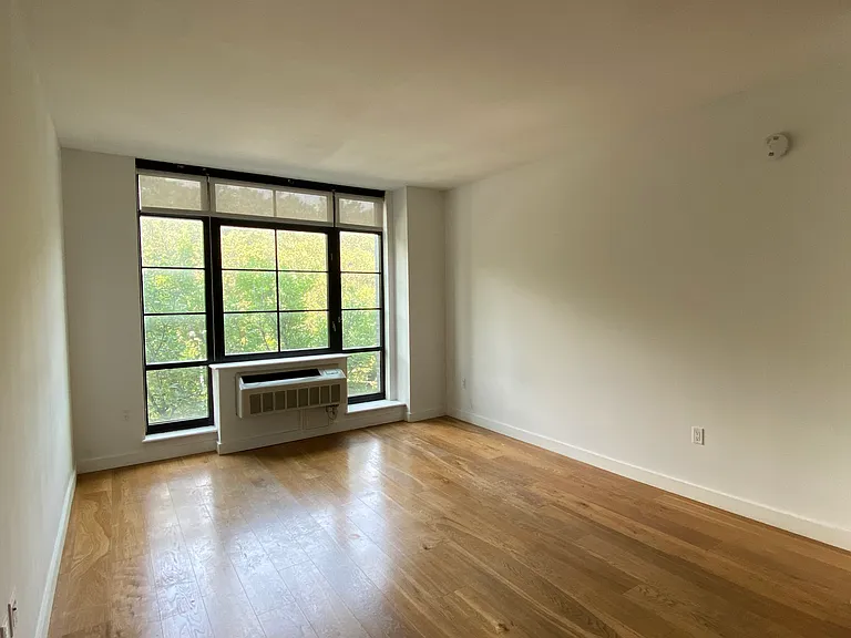 180 Nassau St #7G — Photo 6
