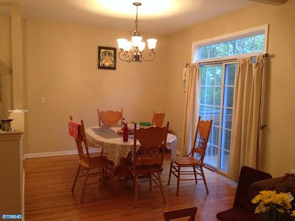4th image of 85 Shelley Cir