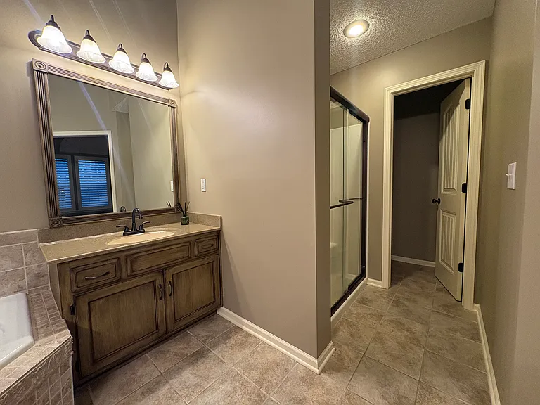 5325 NE Sunshine Dr — Photo 11