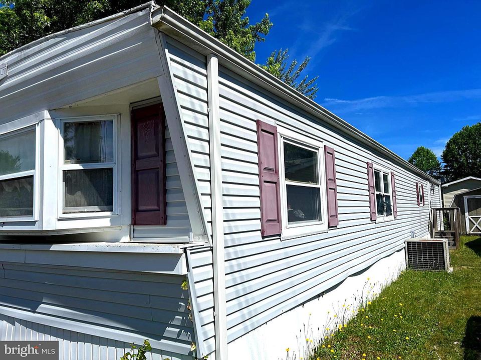 1st image of 34 Roosevelt Dr