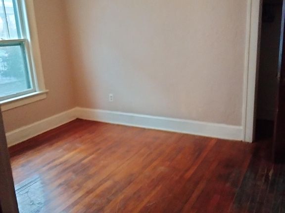 3rd image of 1901 Riverview Dr #1