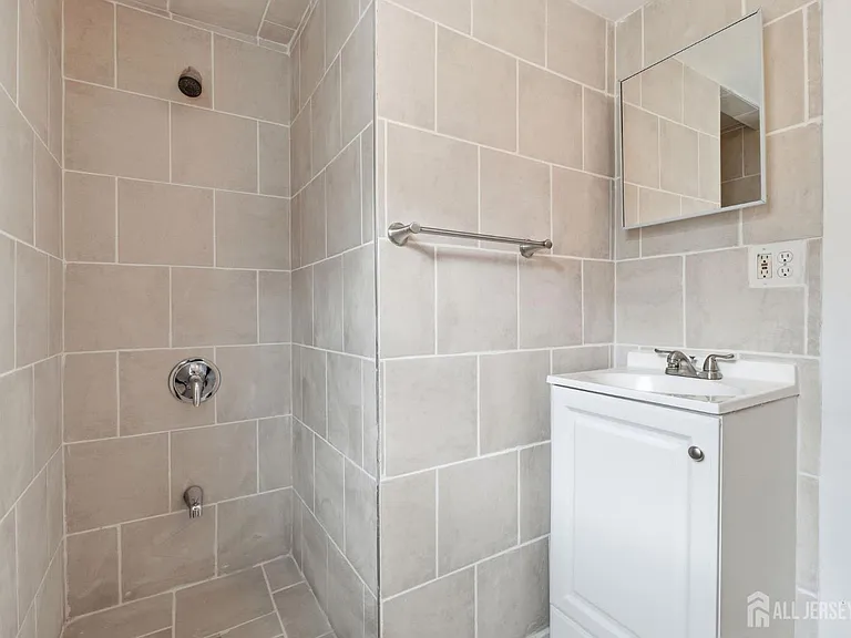 30 W Somerset St #2B — Photo 18