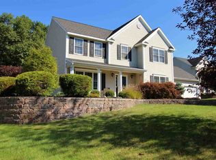 38 Shinnecock Hills Dr, Albany, NY 12205