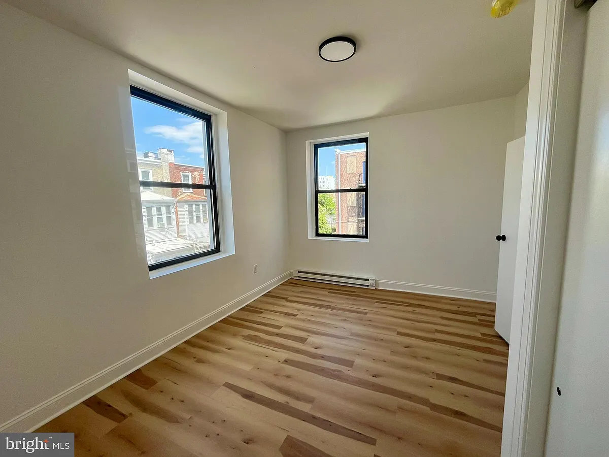 Building Photo - 4413 Walnut St #2R