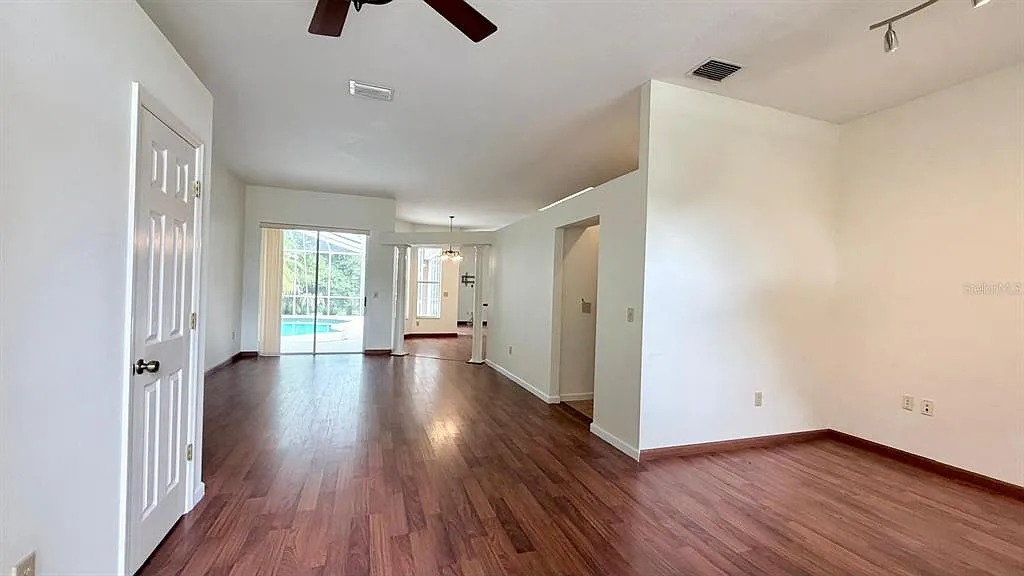 3 bed, 2.0 bath, 2052 sqft, $3,100 — Photo 3