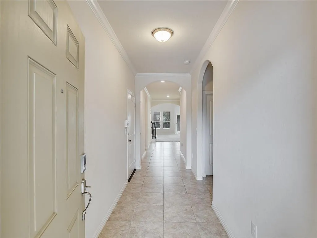4 bed, 3.5 bath, 2122 sqft, $2,700 — Photo 3