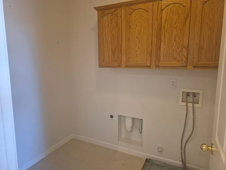 5040 Kankakee Dr — Photo 17