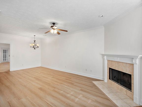 4th image of 1630 Academy Dr APT 608