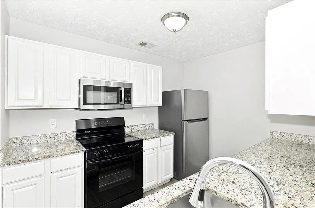 3 bed, 2.5 bath, 1500 sqft, $1,505 — Photo 2
