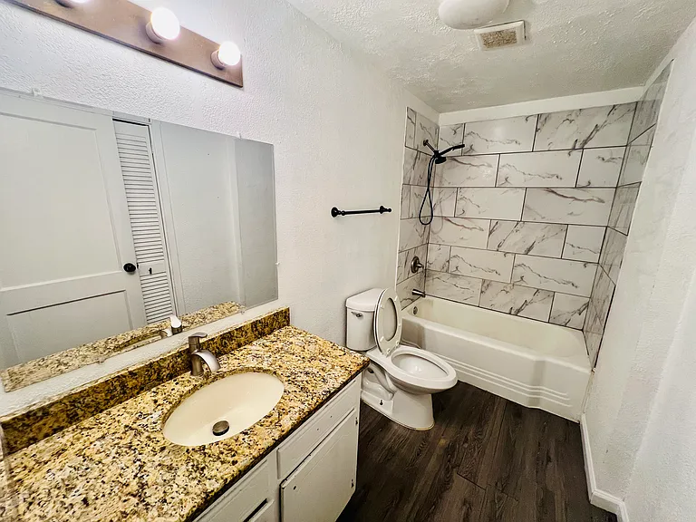 2101 Westchester Dr — Photo 4