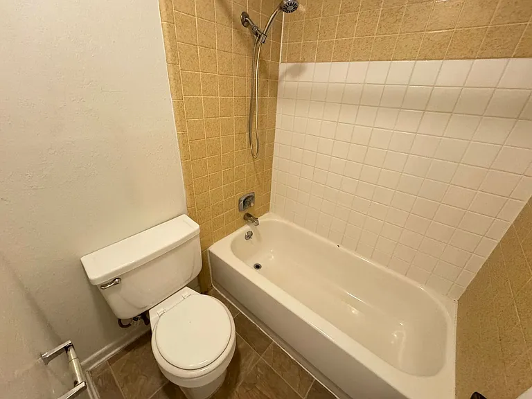 1006 Eastside Dr — Photo 13
