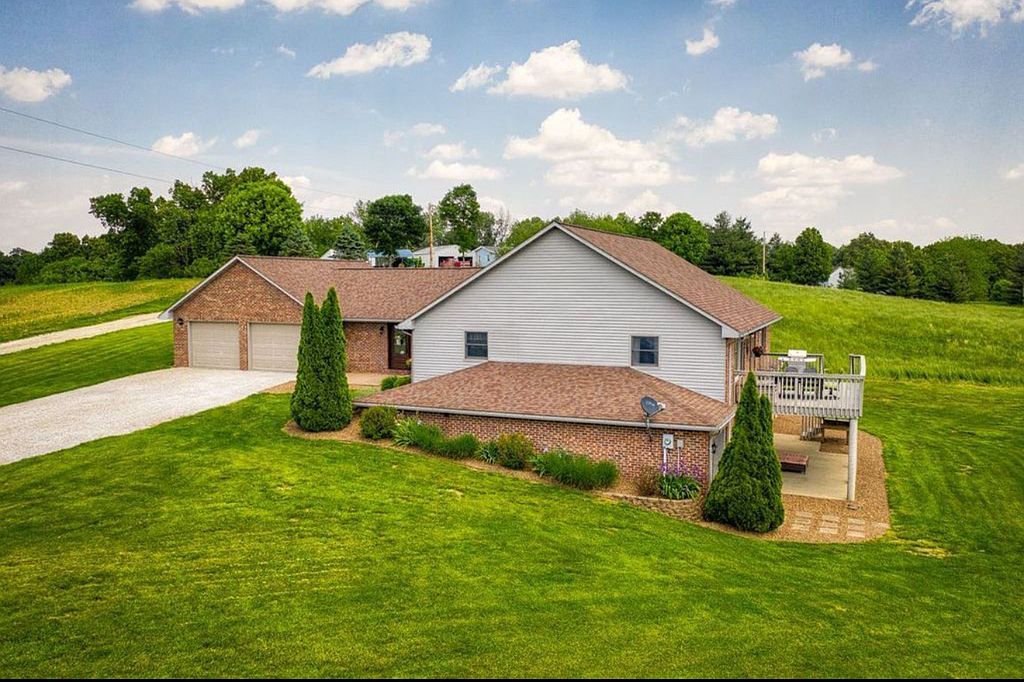 786 N Beaver Lake Rd - Property Image