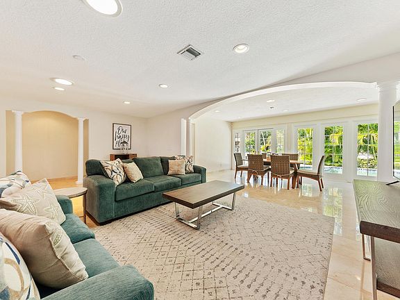 5th image of 921 Bolender Dr