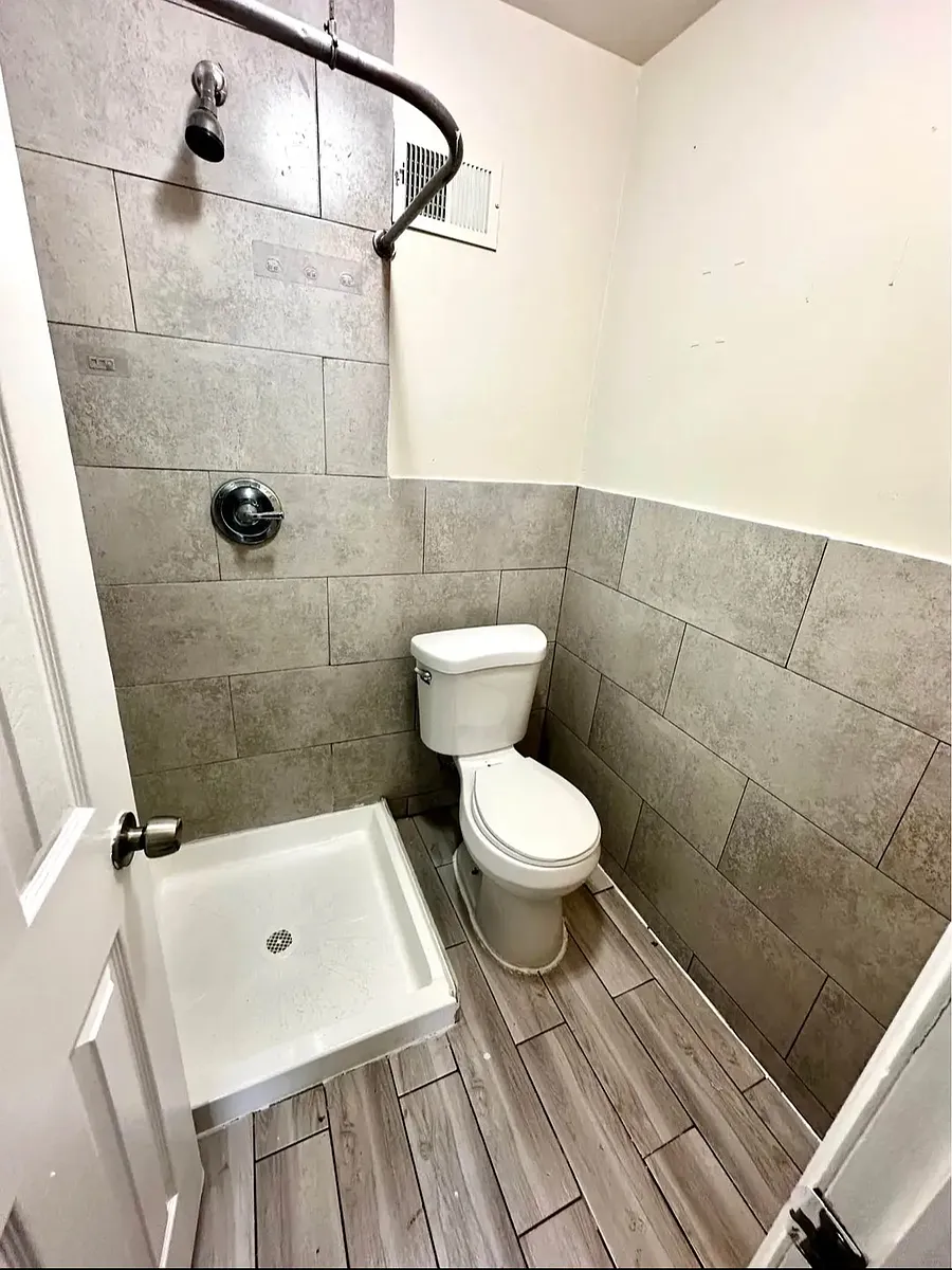 Building Photo - 144 Alexander St #G1
