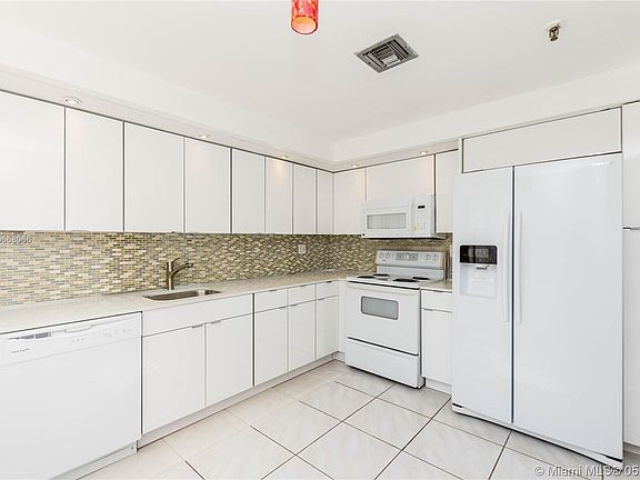 5th image of 383 Poinciana Dr #383