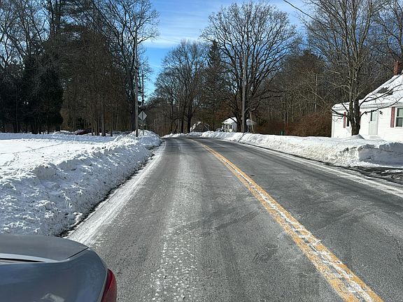 5th image of 900 Snake Hill Rd