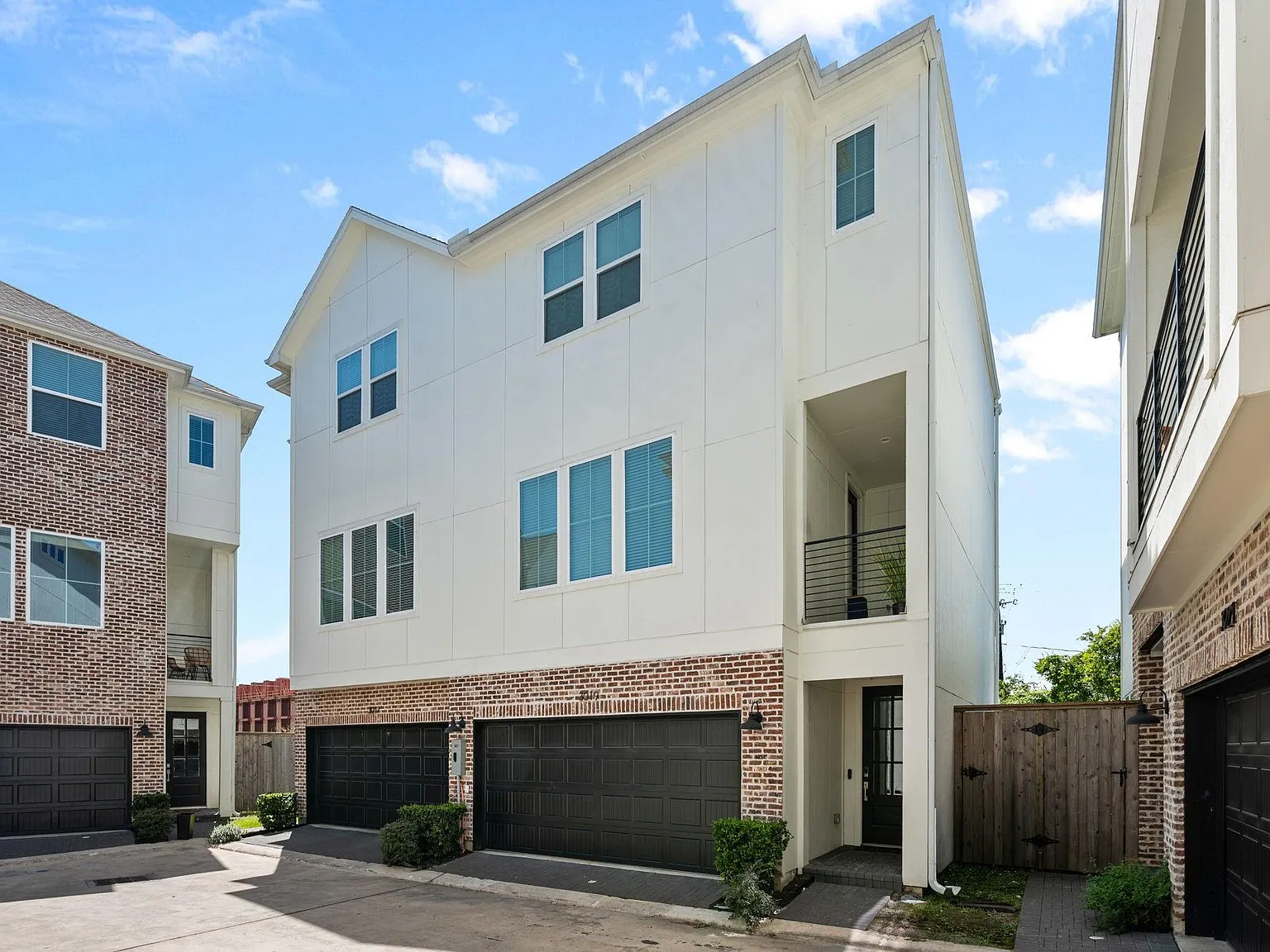 3 bed, 3.5 bath, 2093 sqft, $3,450 — Photo 2