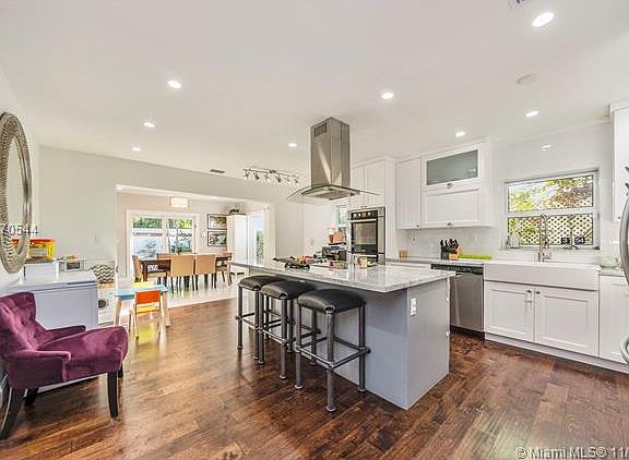 3rd image of 2260 Tequesta Ln