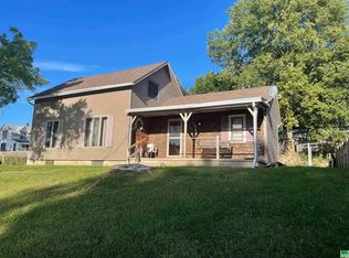 330 S 7th St, Akron, IA 51001