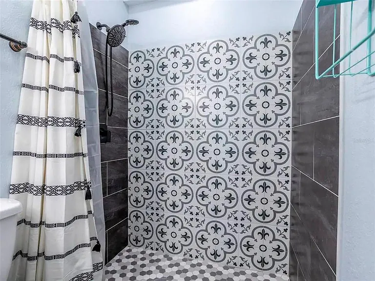 4401 Lenmore St #3 — Photo 16