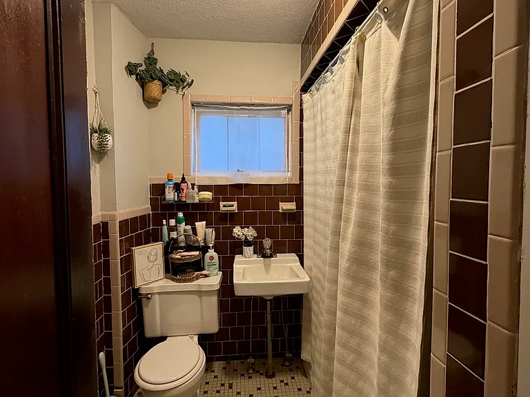 14 Cleveland St — Photo 8