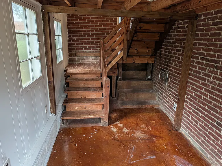 1215 Clarendon St — Photo 32