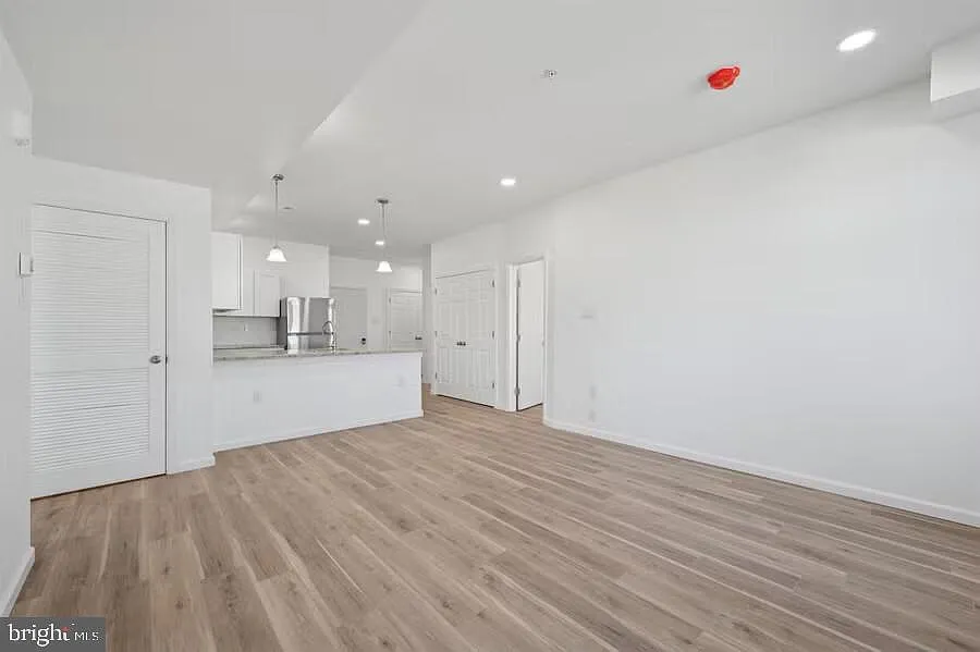 2 bed, 1.0 bath, 950 sqft, $1,695 — Photo 4