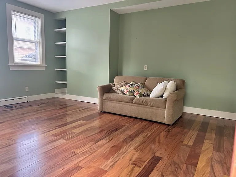 60 Westminster Rd — Photo 2