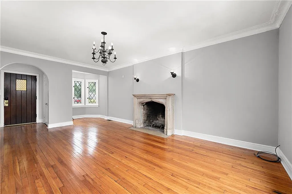 5 bed, 2375 sqft, $4,494 — Photo 1