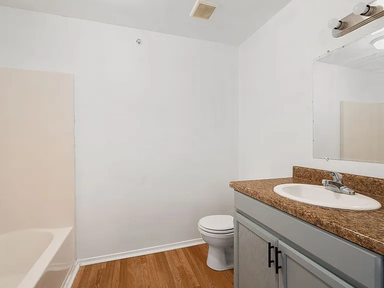Flat Rock Creek Apartments — Photo 32