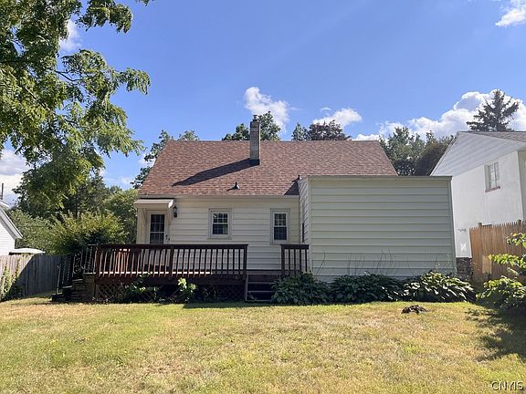 3rd image of 228 Armstrong Pl