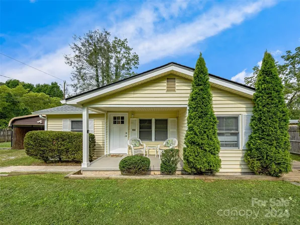 588 Substation St, Hendersonville, NC 28792