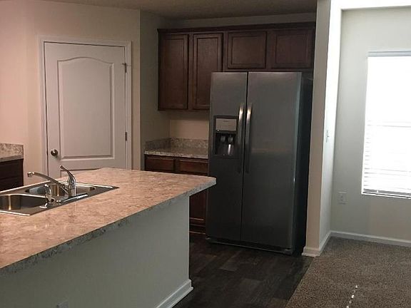 3rd image of 109 Golf View Ct