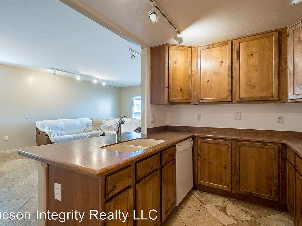 1st image of 638 E Lester St #2909667