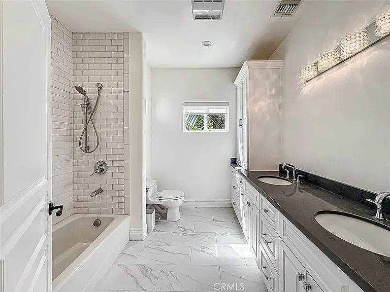 5960 Balcom Ave — Photo 46