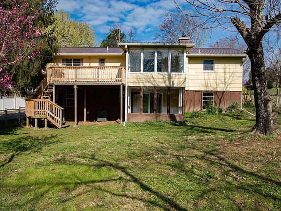 3rd image of 7400 Sturbridge Ct