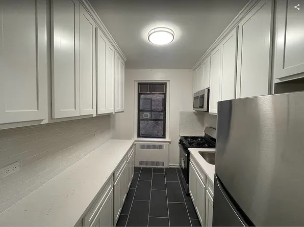 4301 46th St APT 3F, Queens, NY 11104
